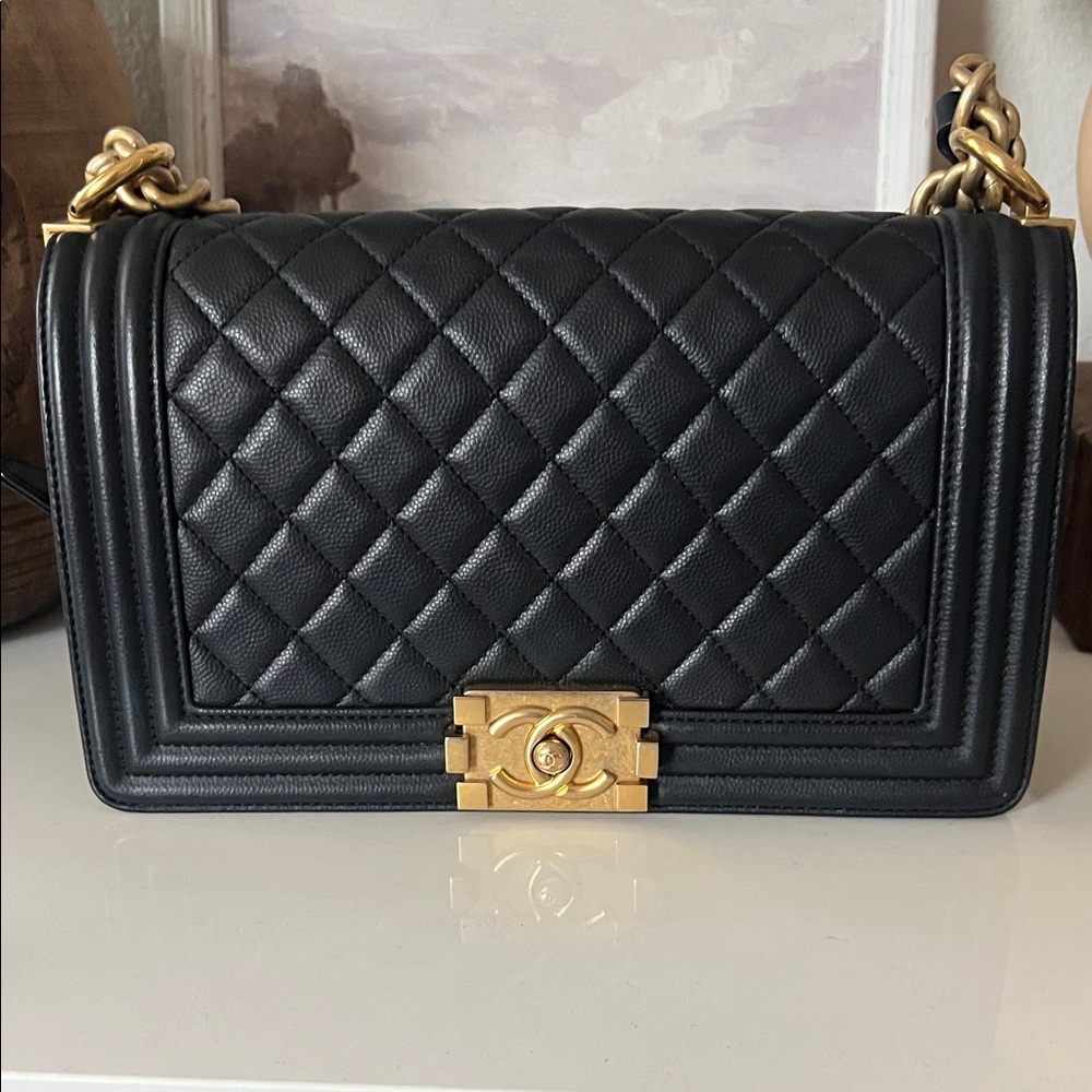 CHANEL Medium Boy Bag - Black